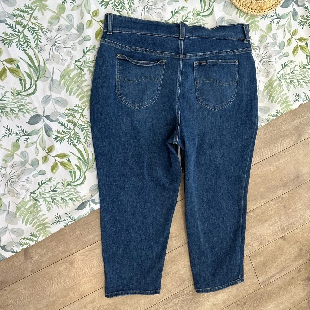 Lee Plus Women’s Relaxed Fit Tapered Leg High Rise Denim Blue Jeans 20W Medium
